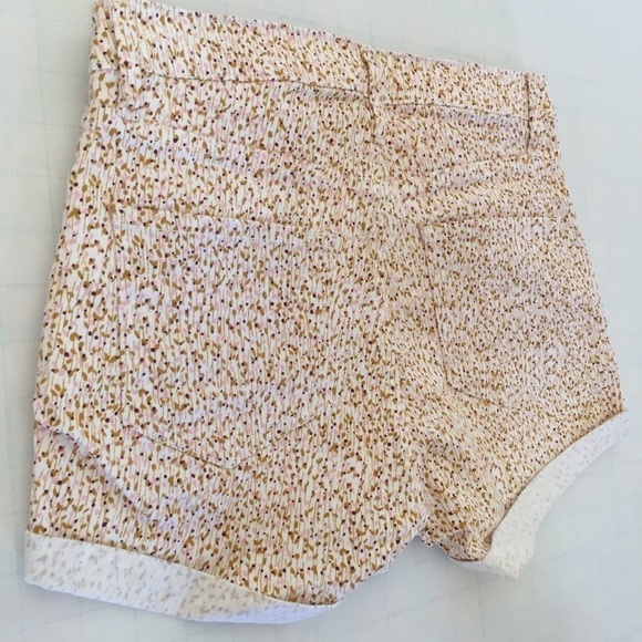 H&M Mid Rise cotton twill stretch Printed Short - Picture 14 of 14
